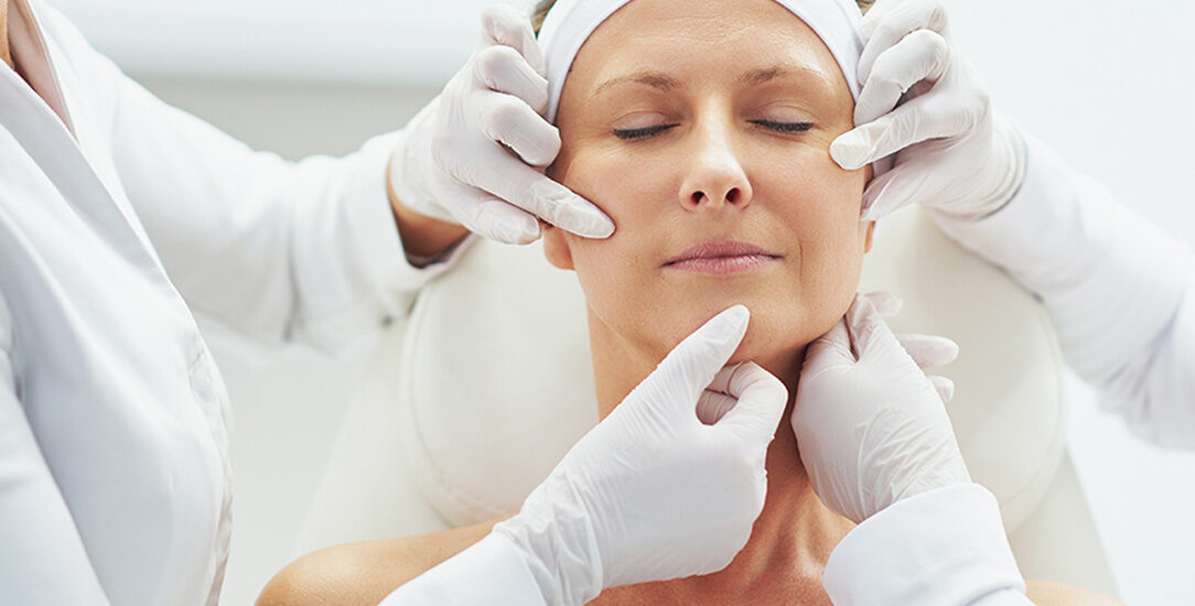 Zdjęcie przedstawia nowoczesne technologie w chirurgii plastycznej, które umożliwiają uzyskanie naturalnych i trwałych efektów przy minimalnym ryzyku i krótkim czasie rekonwalescencji.